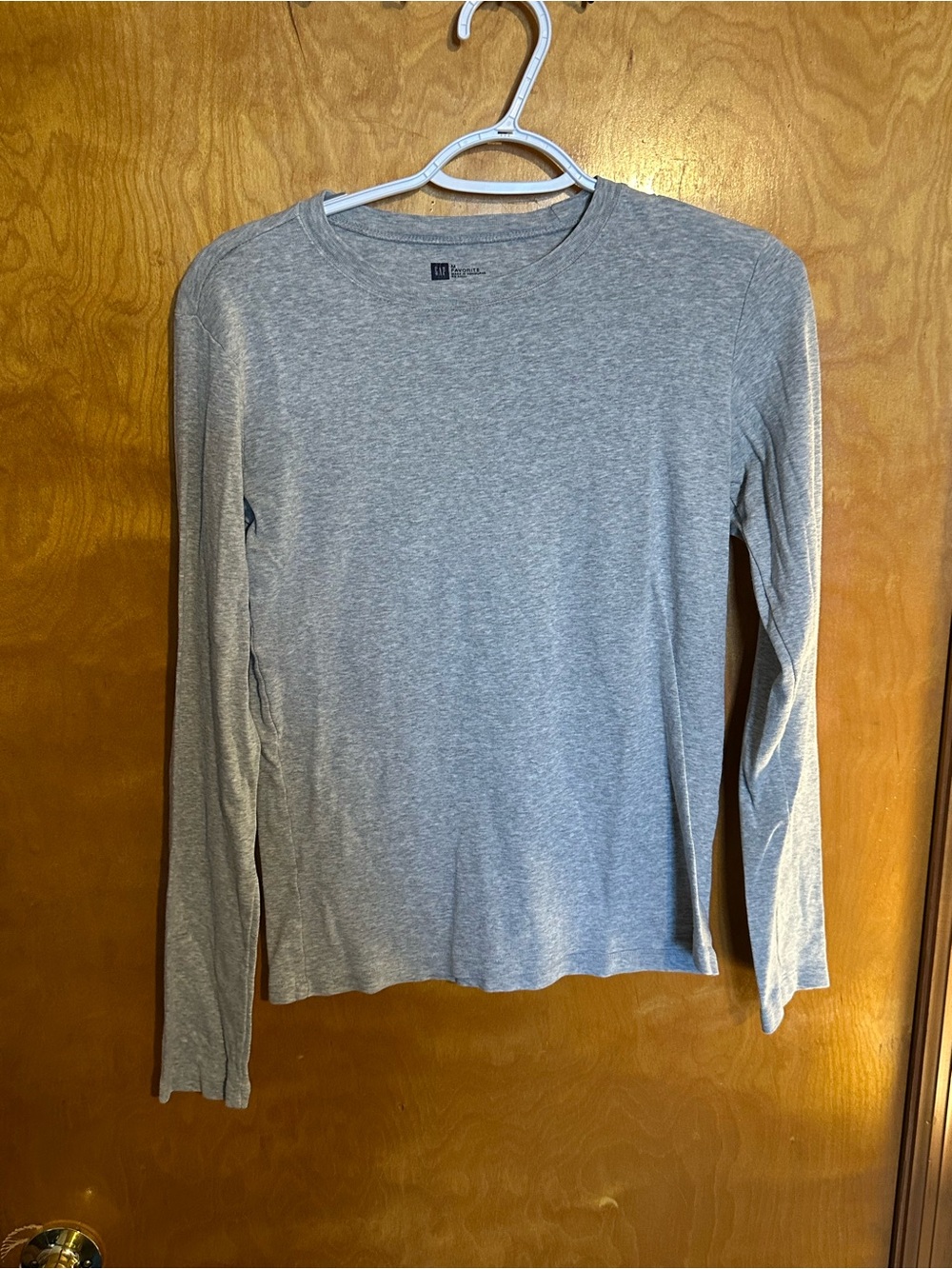 GAP Women's Long Sleeve Crew Tee in Heather Gray